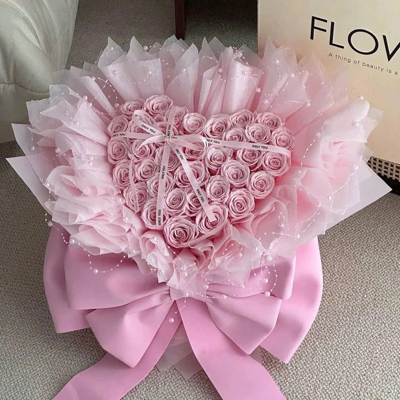 Bó hoa sáp hình trái tim hồng của Quynh Flowers
